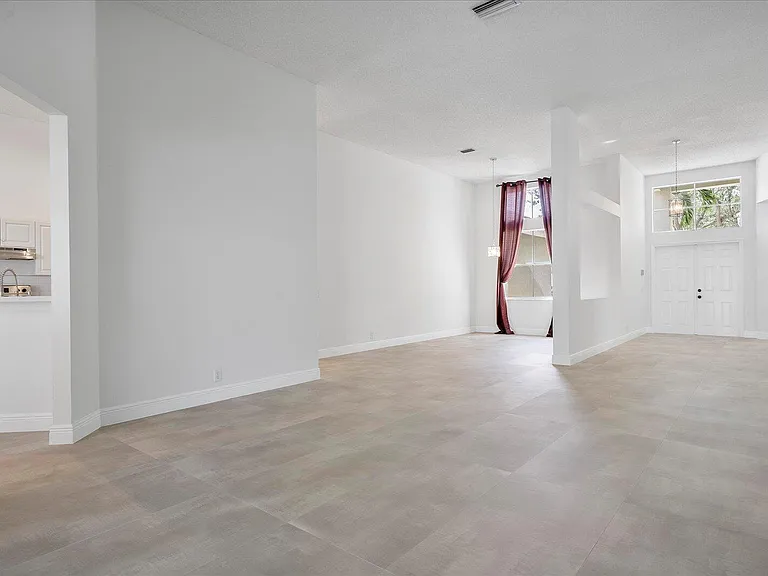 970 Greenwood Rd — Photo 11