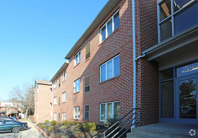 Westerleigh Apartments 2nd Entrance
