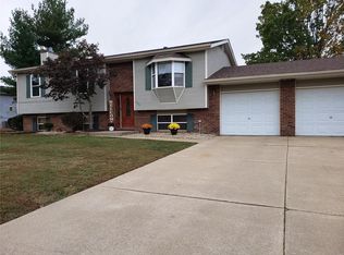 335 Saint Rose Dr, Godfrey, IL 62035