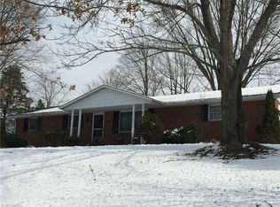 1531 Country Aire Rd NW, Dover, OH 44622