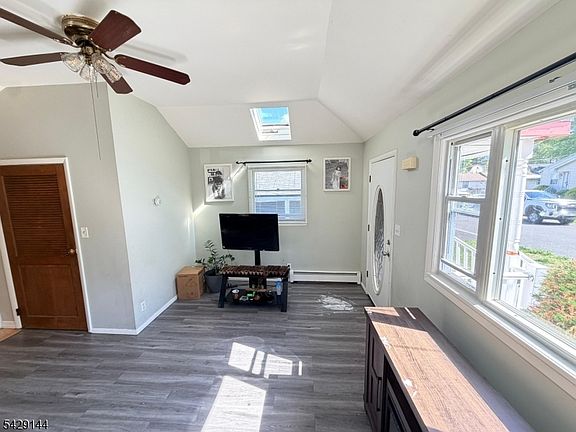 4th image of 44 Salem Pl