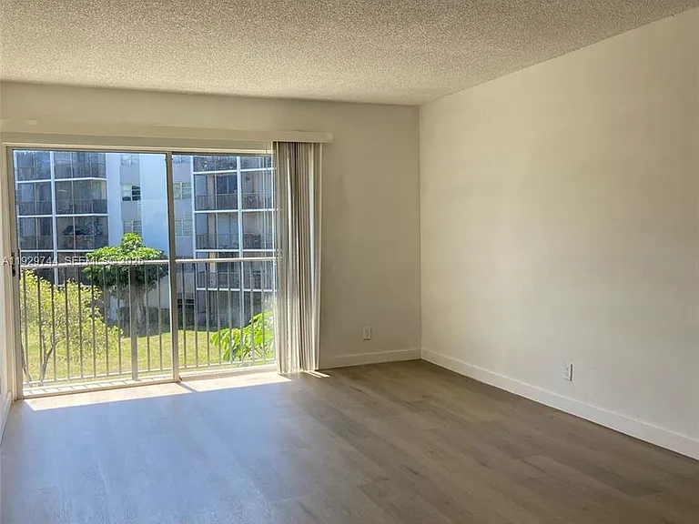8740 N Sherman Cir #305 — Photo 15