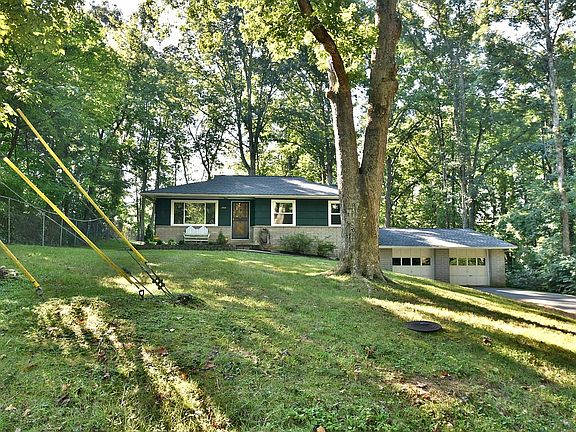 2nd image of 2012 Hollyhock Ln