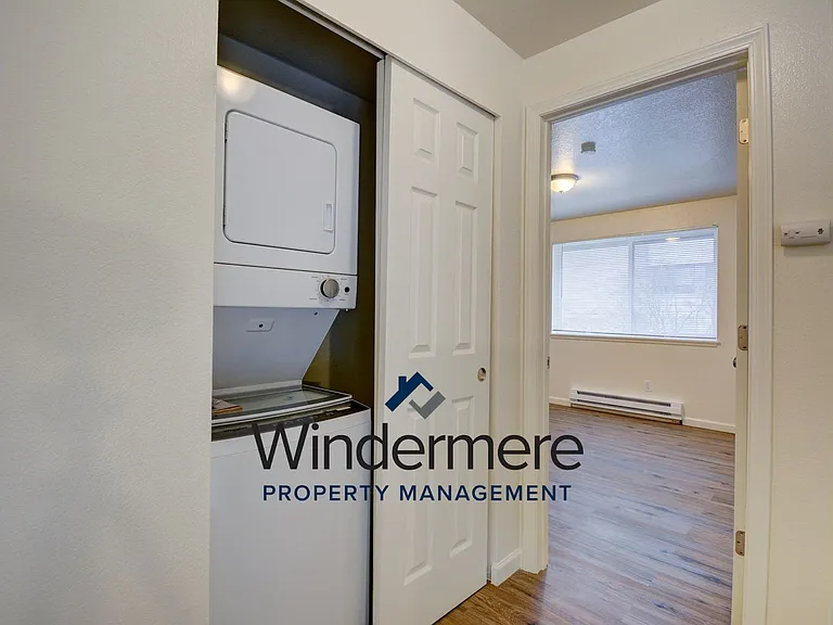 141 SW 6th Ave — Photo 15