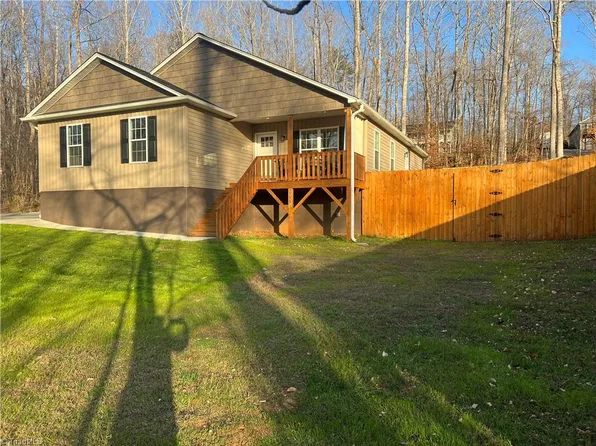 555 Lake Dr #9, Lexington, NC 27292