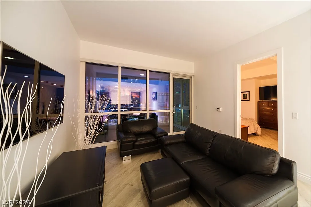 2 bed, 2.0 bath, 1132 sqft, $3,000 — Photo 2