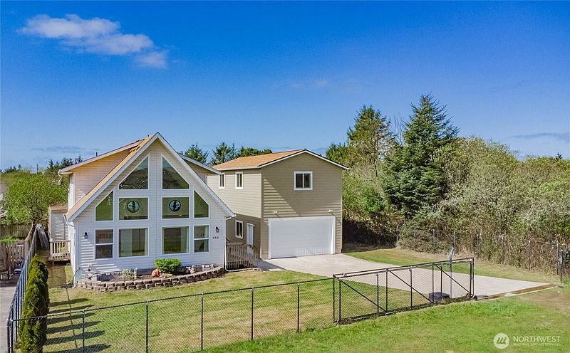 2nd image of 555 Ensign Avenue NW