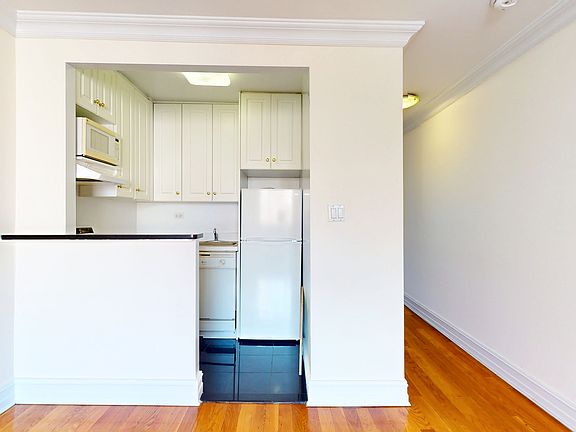 4th image of 1661 York Ave APT 6C