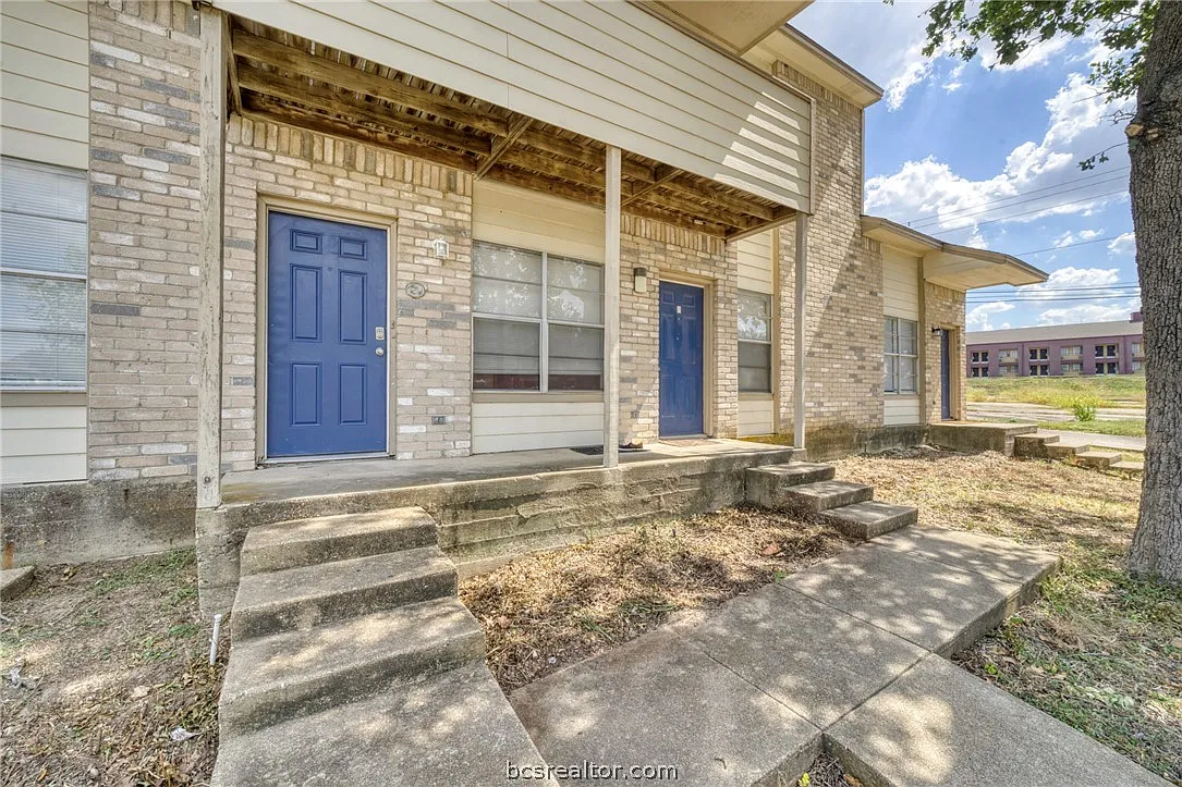 2 bed, 885 sqft, $1,075 — Photo 2