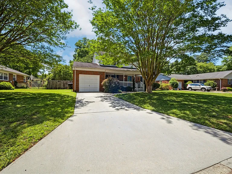 724 Yorkshire Dr — Photo 53