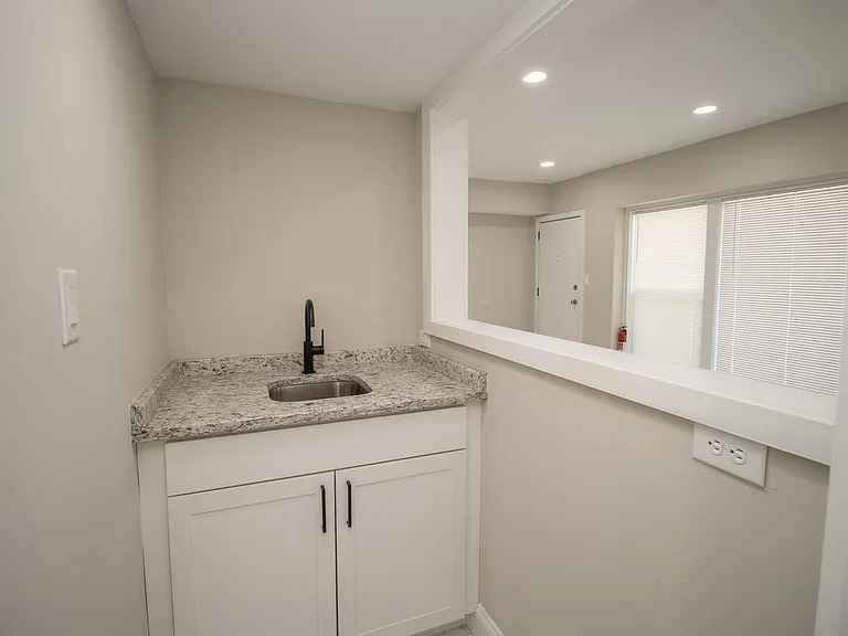 1840 Hampton Street — Photo 46