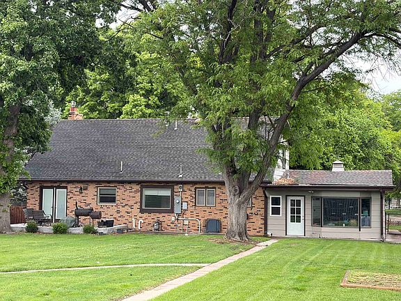 3rd image of 1020 E 2nd