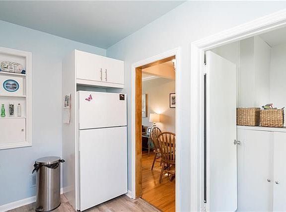 5th image of 543 Centennial St