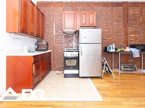 5th image of 538 Grand St #2B