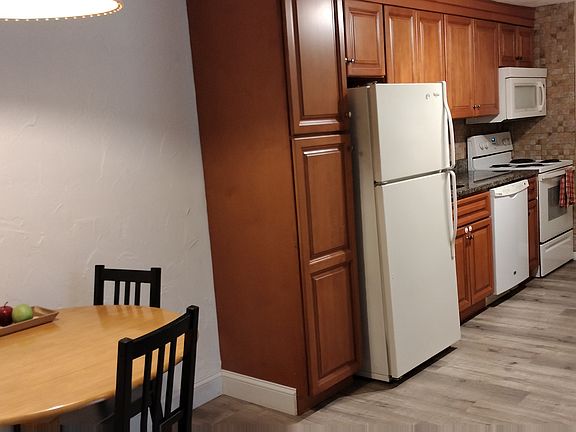 4th image of 220 Swanson Rd #602