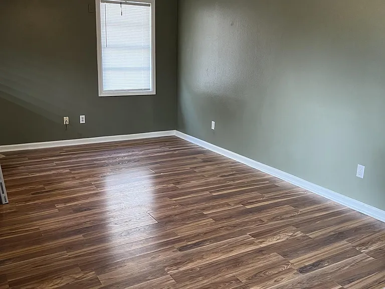 2114 Alison Ave — Photo 2
