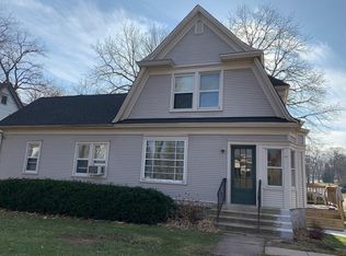 243 W Main St #1F, Cary, IL 60013