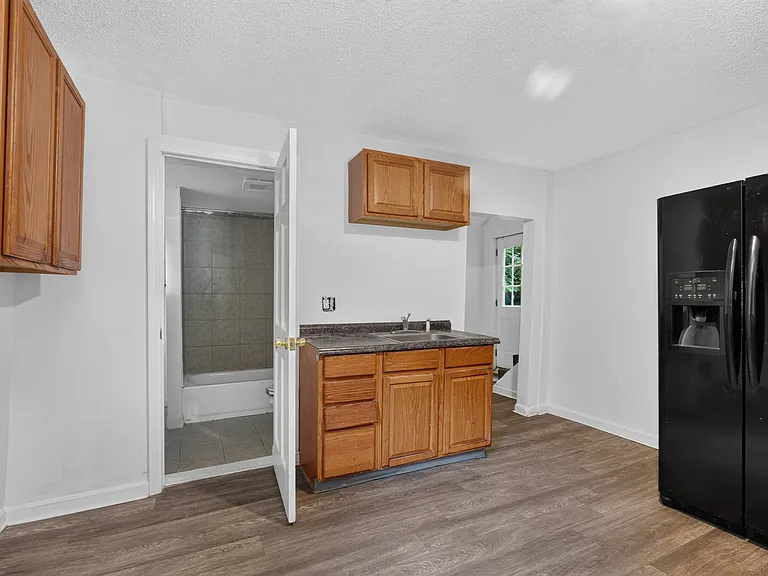 85 Vernon Ave #2 — Photo 15