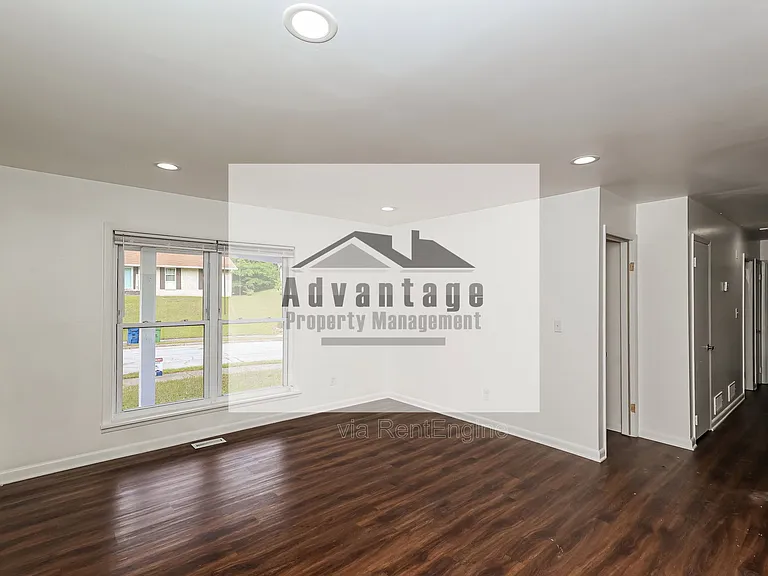 1455 Helen Ln SW — Photo 4