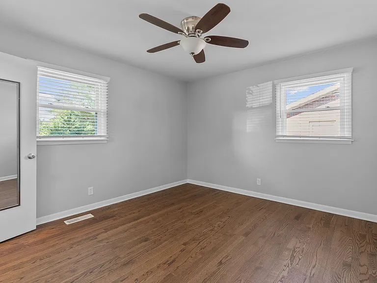 209 Oak Dr — Photo 18