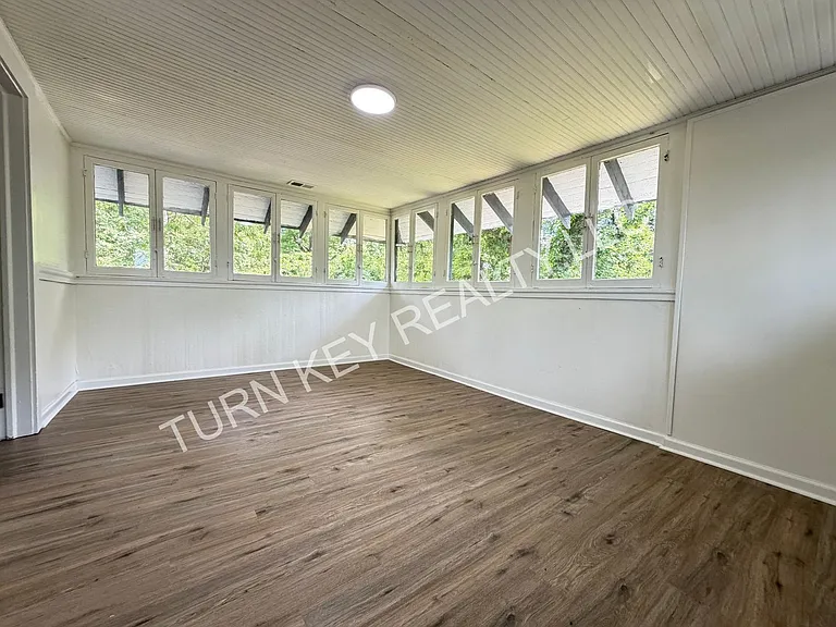 1225 Ford Ave — Photo 9