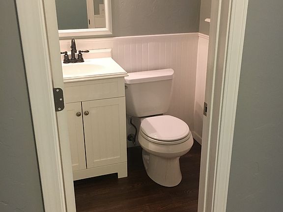 1/2 Bathroom