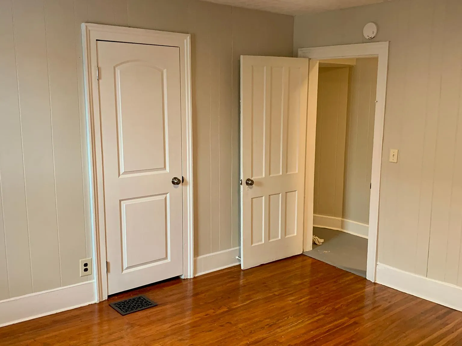 422 W Dominick St — Photo 4