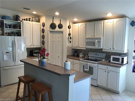3rd image of 9561 Lassen Ct