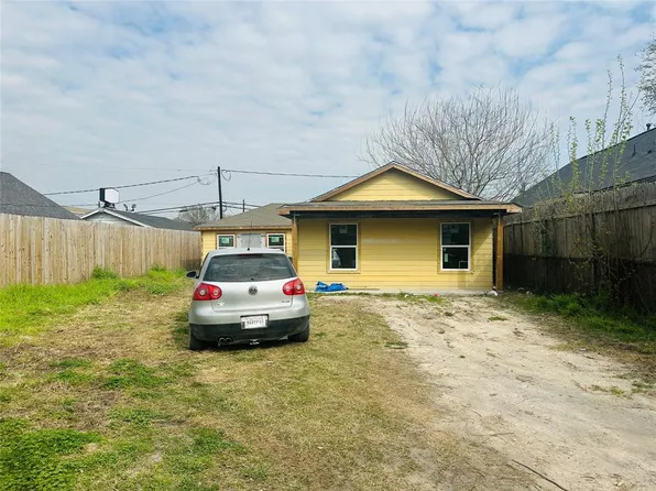 3608 Billingsley St, Houston, TX 77009