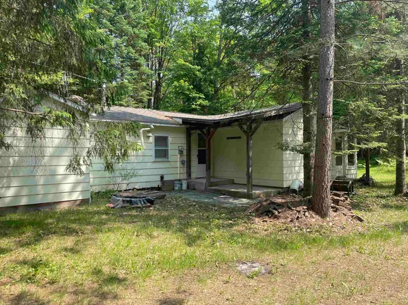 W7511 Thompson Rd N, Pembine, WI 54156