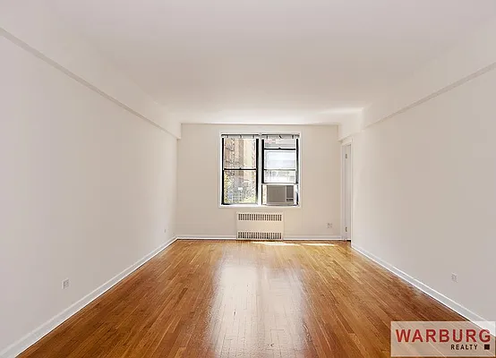 Sold by Warburg | media 9