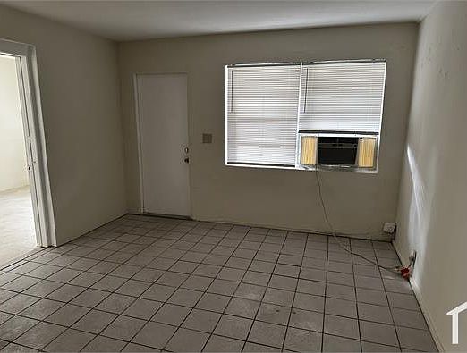 5th image of 1721 NW 8th Pl APT 1