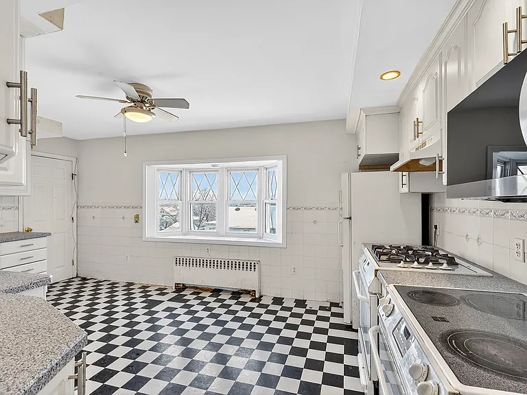 36 Mapleton St — Photo 5