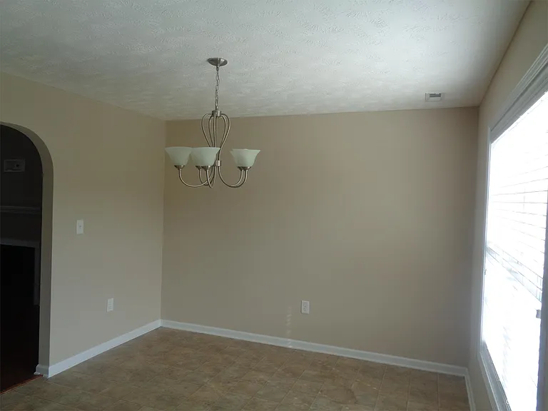184 Roanoke Dr — Photo 4