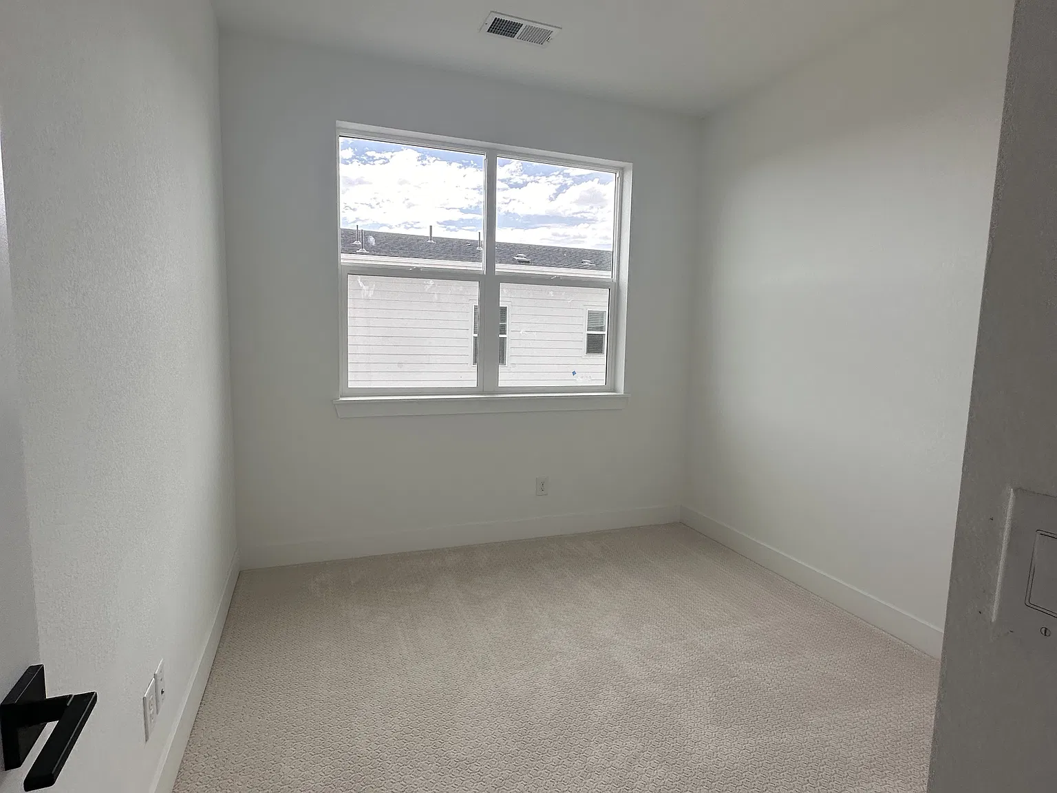 4 bed, 1944 sqft, $3,100 — Photo 2