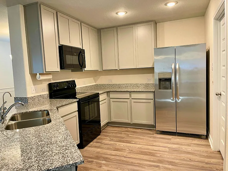 8563 Redhawk Loop — Photo 8
