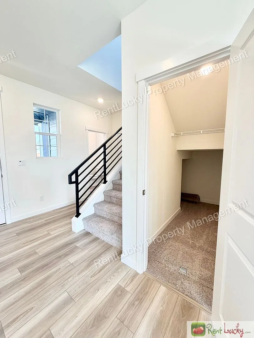 Brand New 4 Bedroom House In Bonney Lake! Private Backyard And Large Layout! — Photo 3