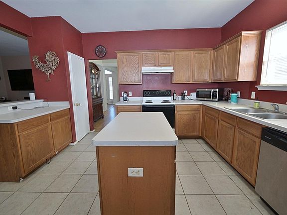 2nd image of 954 Naomi Ct
