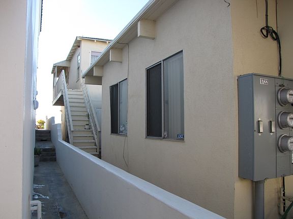 3rd image of 1722 W Oceanfront