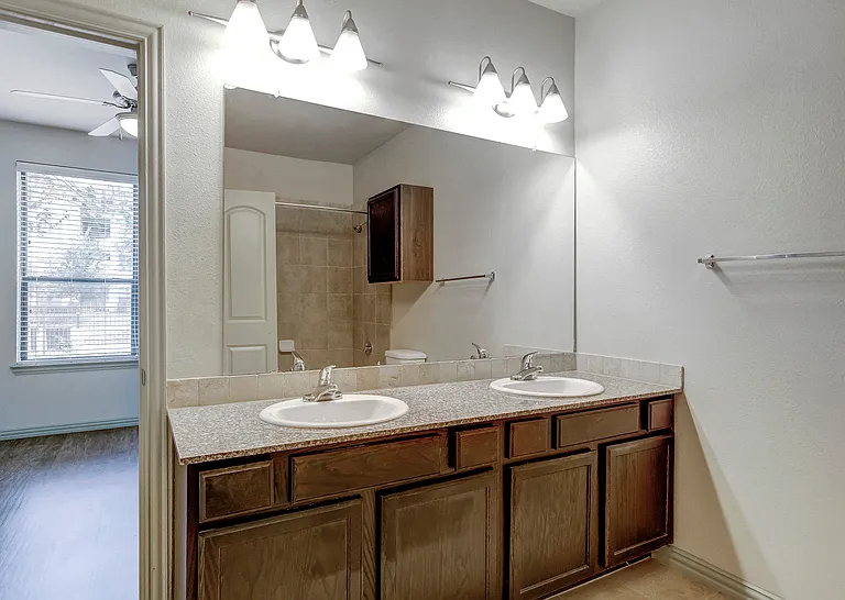 Summercrest Burleson Apartments — Photo 23