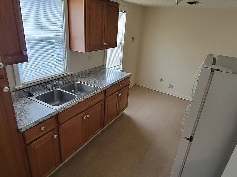45 Tuttle Ct #4 — Photo 2