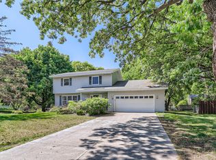 9476 Tyler St NE, Blaine, MN 55434