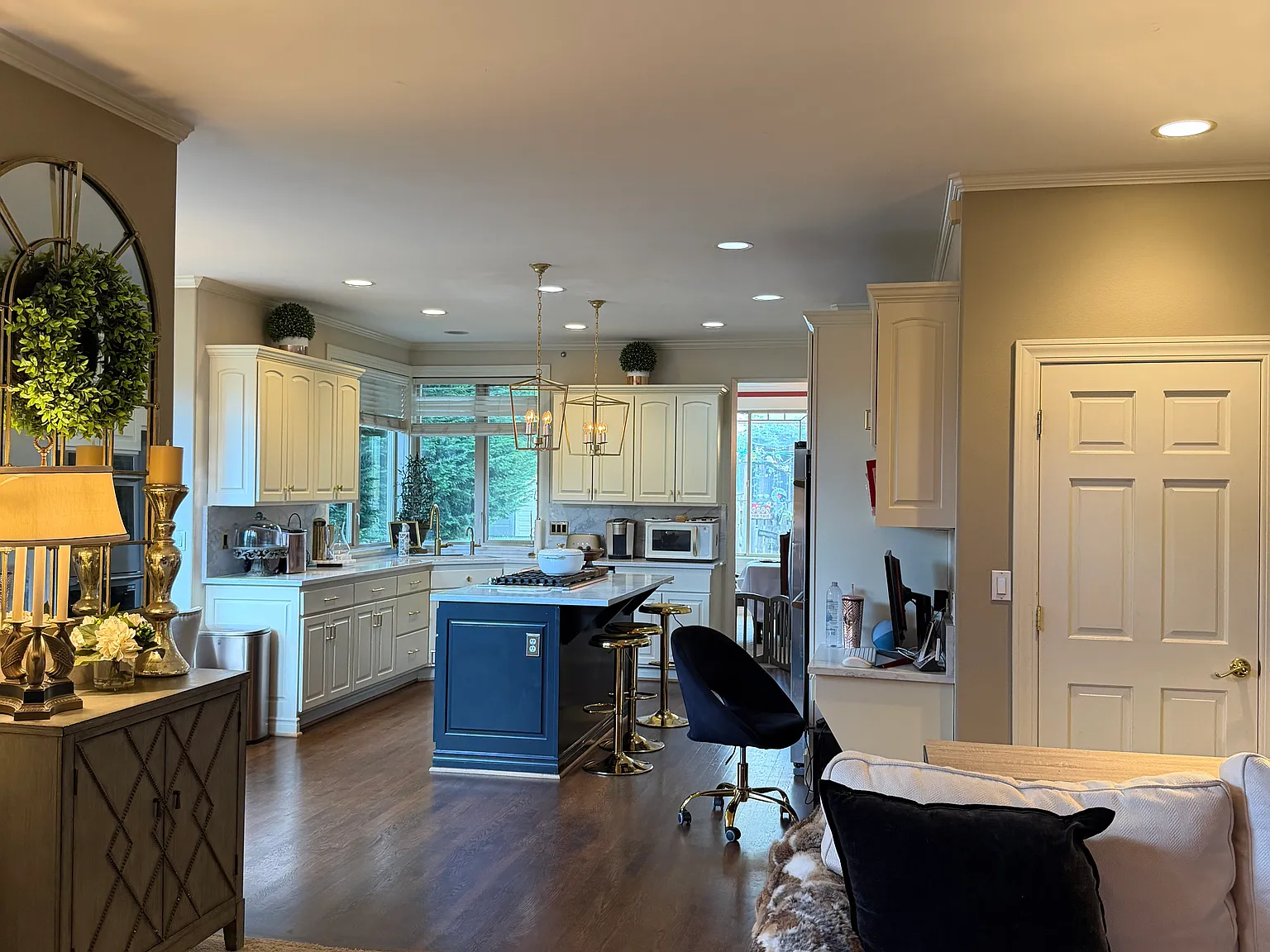 5 bed, 2.5 bath, 3850 sqft, $7,000 — Photo 3