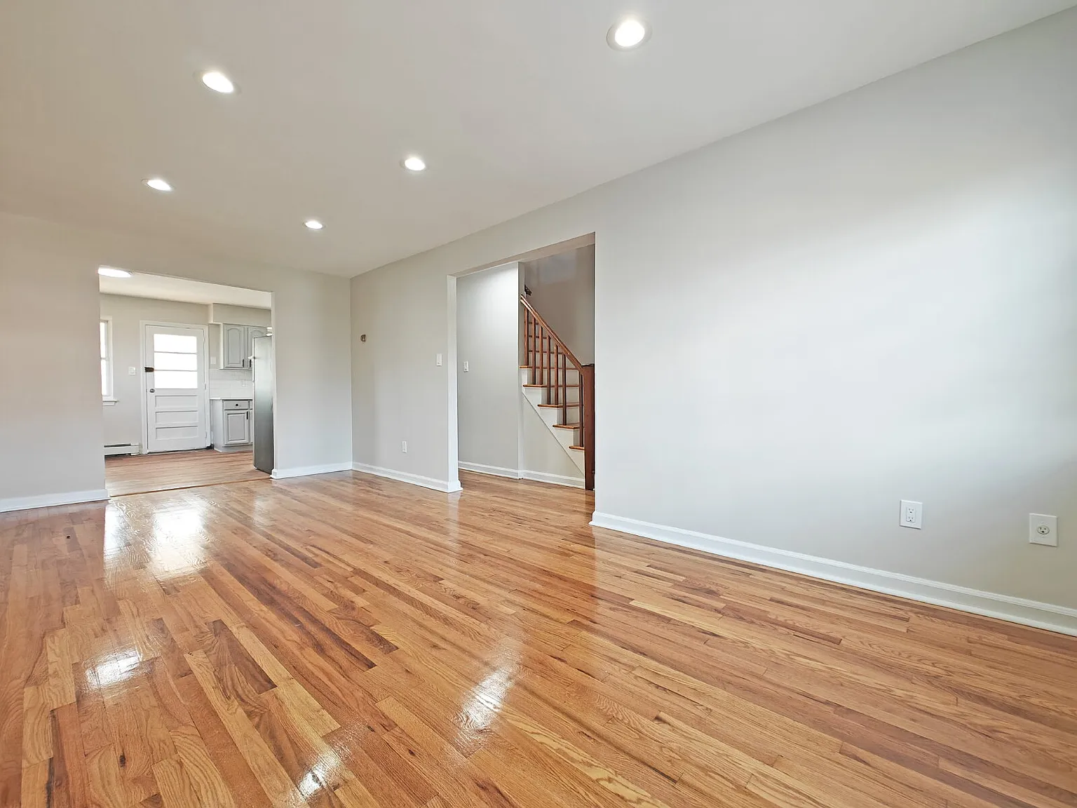 4 bed, 2.0 bath, 1690 sqft, $4,500 — Photo 4