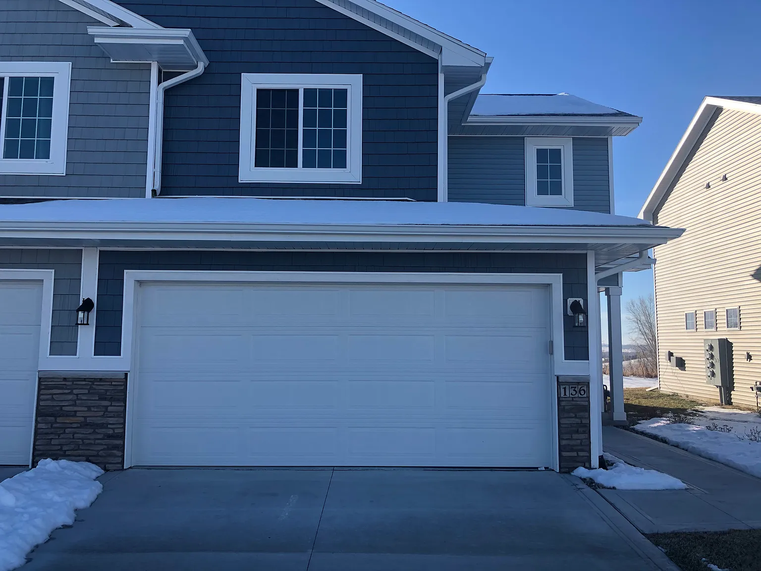 3 bed, 1463 sqft, $1,900 — Photo 1