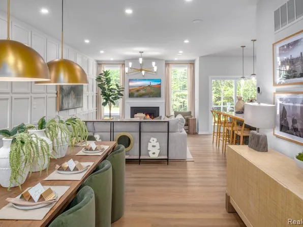 49482 Coldwater Ridge Dr, Northville, MI