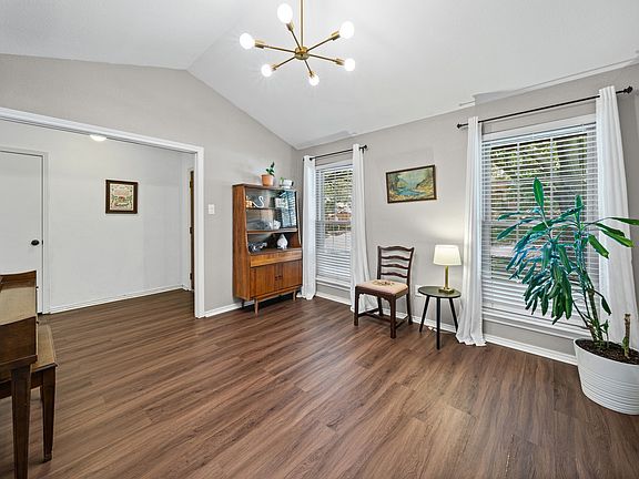 3rd image of 2010 S Arbor Rose Dr