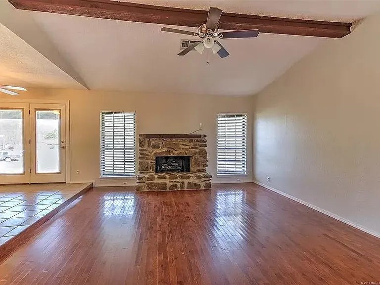 2604 W Hartford St — Photo 9
