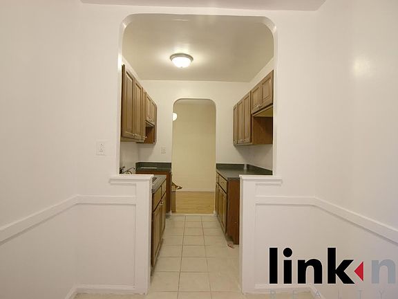 4th image of 910 Sheridan Ave APT 4L