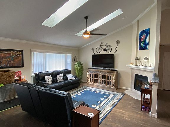 2nd image of 38 Lyndhurst Dr